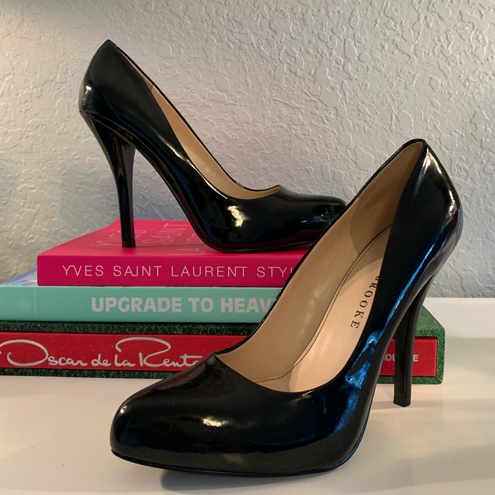 Audrey Brooke Bracelet Patent Pump